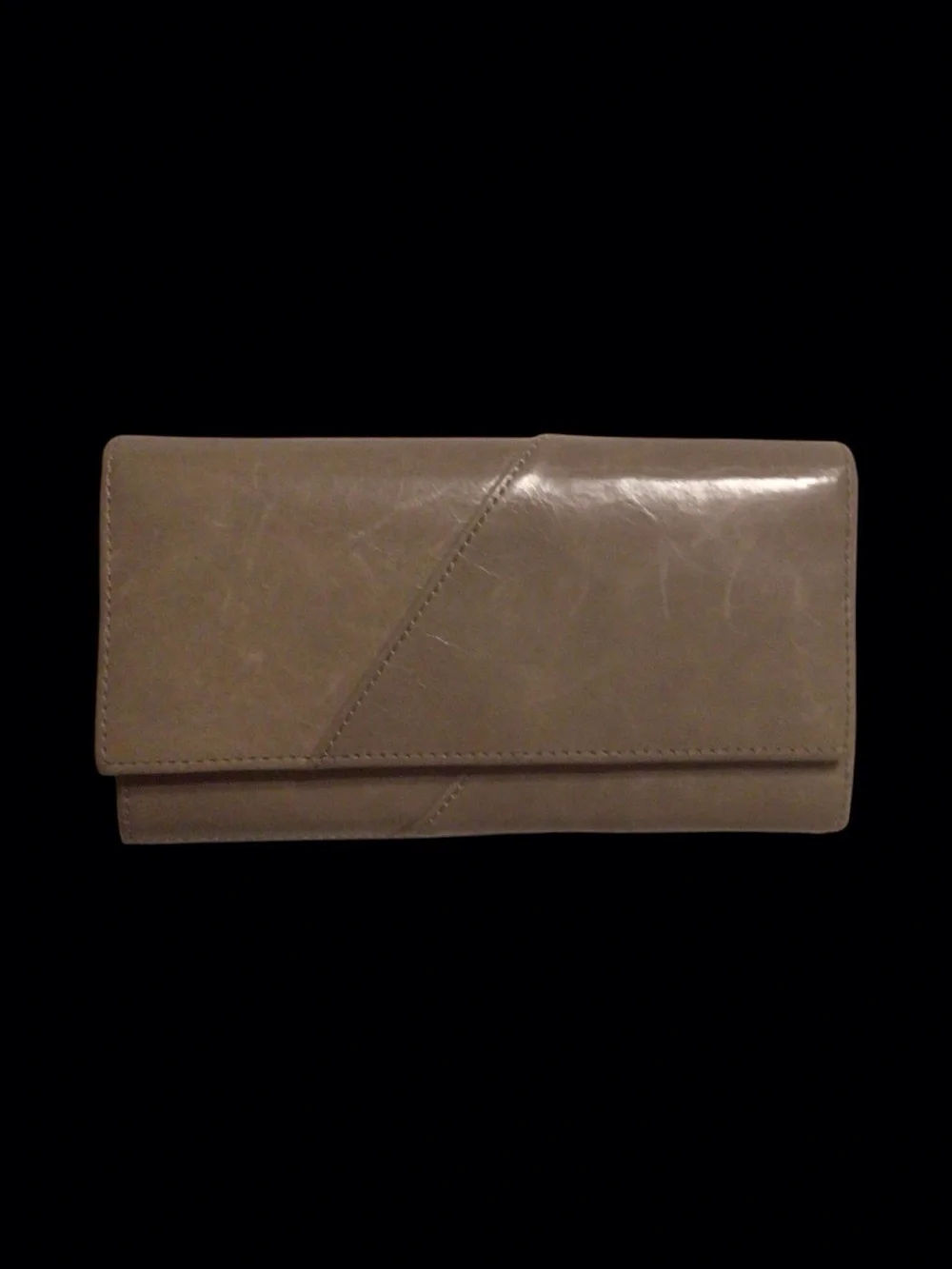 EUC...Womens HOBO leather checkbook wallet. beige leather wallet is 7.5